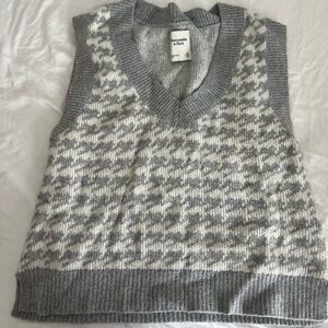 Abercrombie & Fitch Gray Knit Sweater